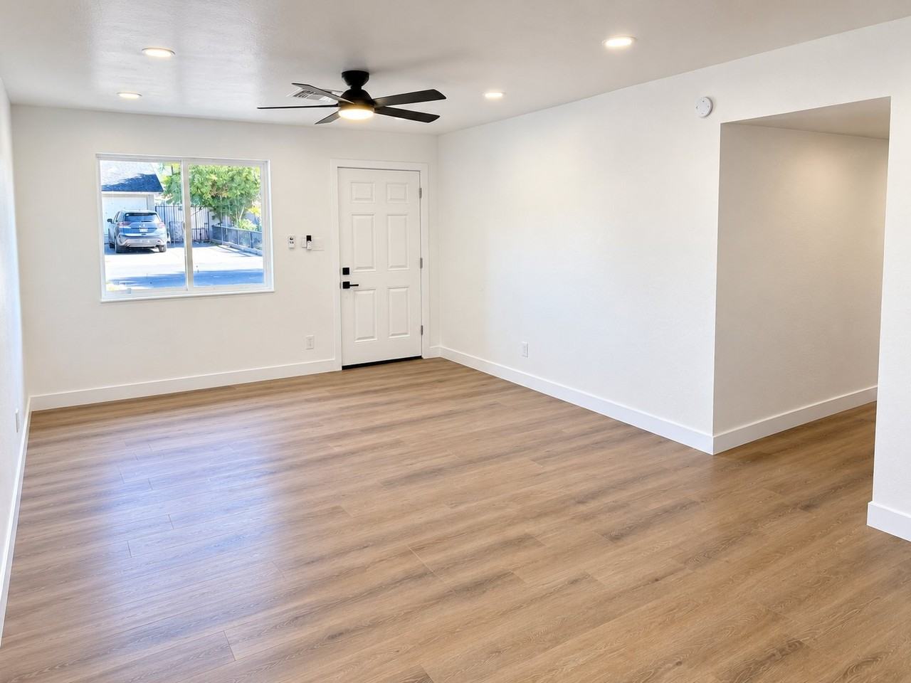 10244 N 18th Ave - Photo 5 of 18