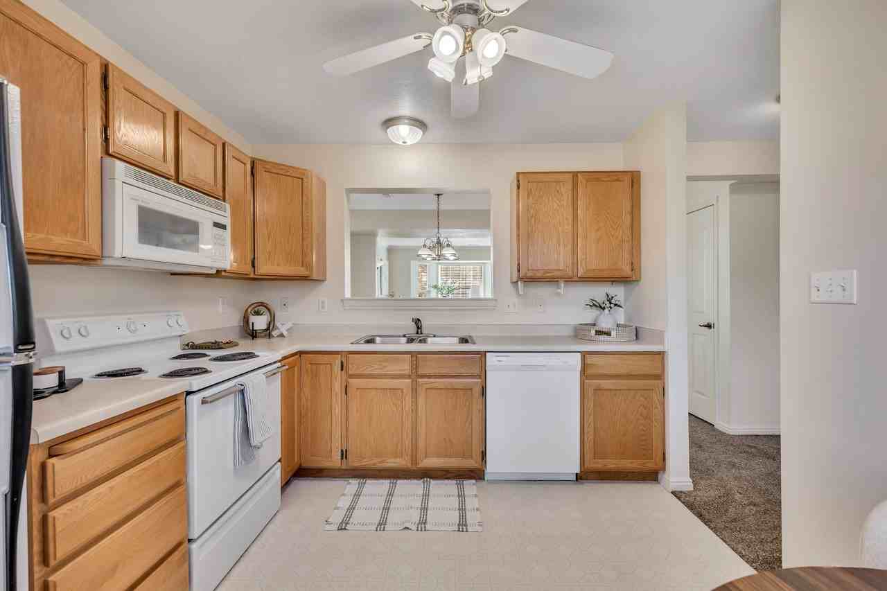 70 Geneva Dr - Photo 6 of 17