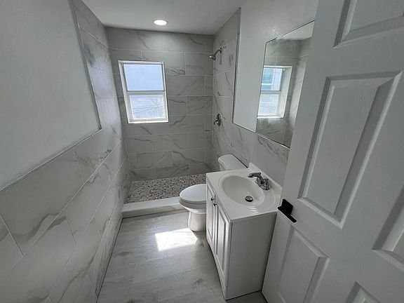 700 6th St - Photo 5 of 5