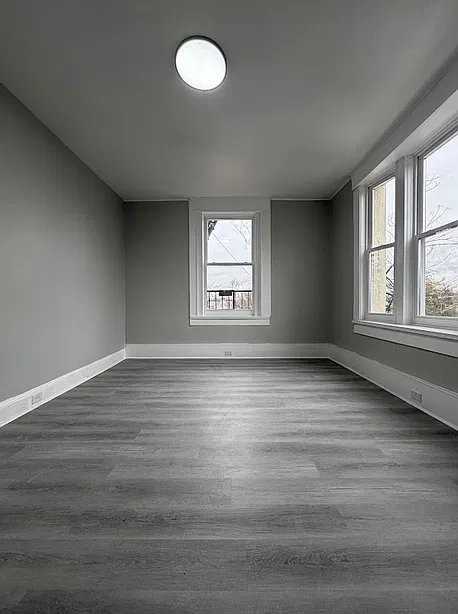 218 E 7th St #19 - Photo 3 of 7