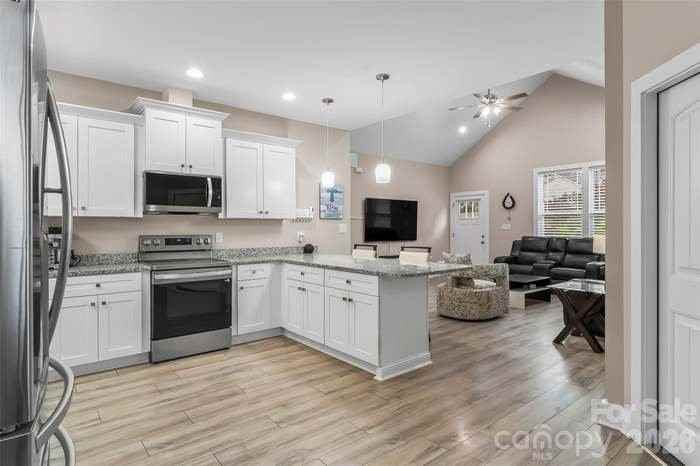 2301 Pleasant Forest Dr - Photo 5 of 15