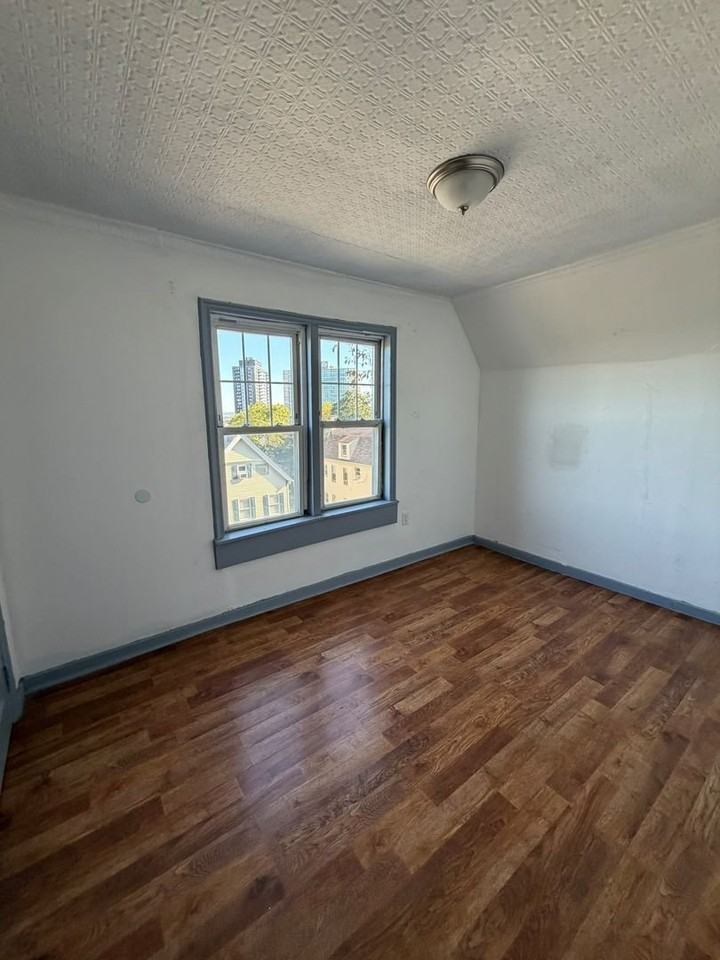 348 Ridgewood Ave #3 - Photo 4 of 8