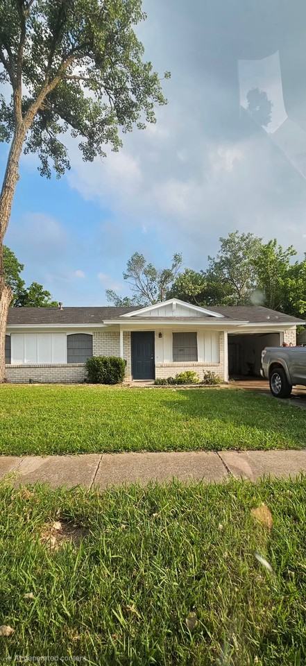 15115 Oakwood Ln - Photo 3 of 20