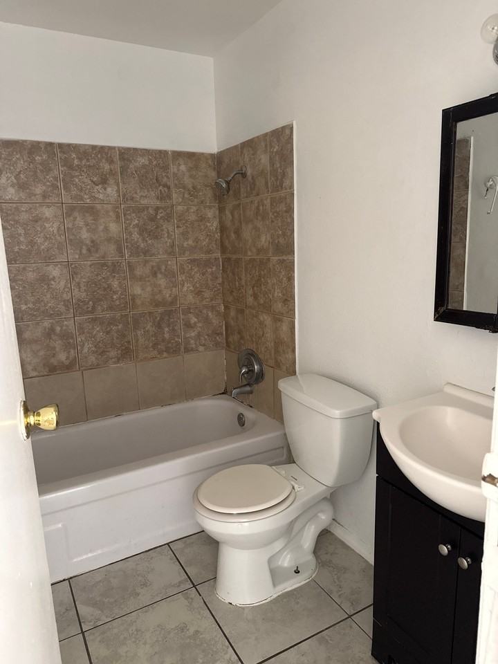 2027 Bassler St #7 - Photo 3 of 6