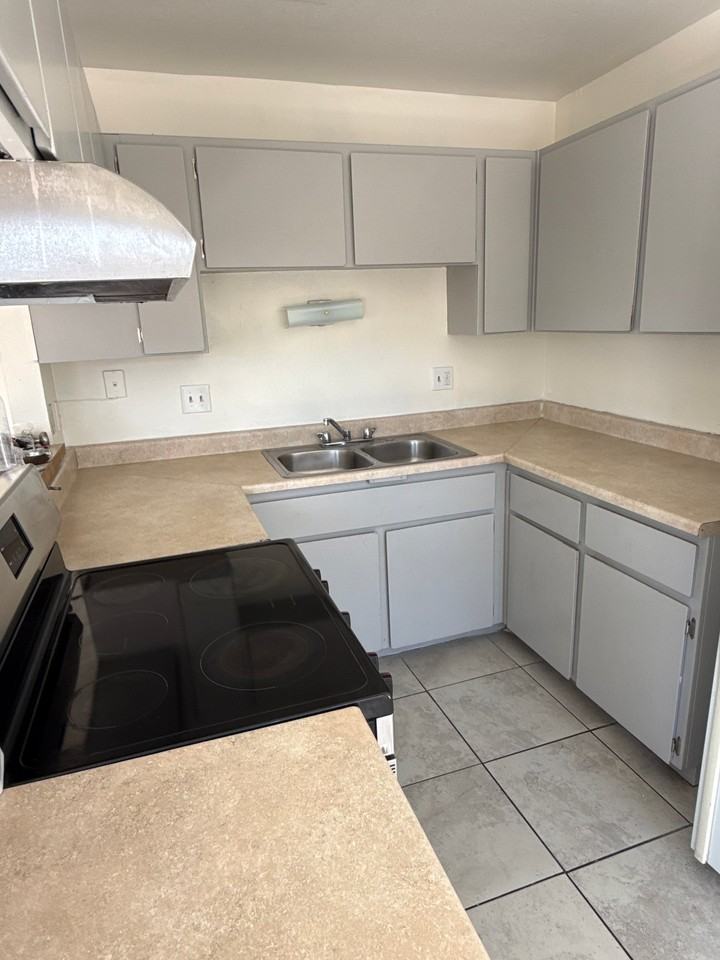 2027 Bassler St #7 - Photo 4 of 6