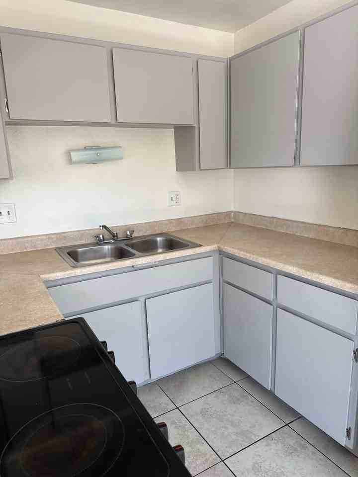 2027 Bassler St #7 - Photo 5 of 6