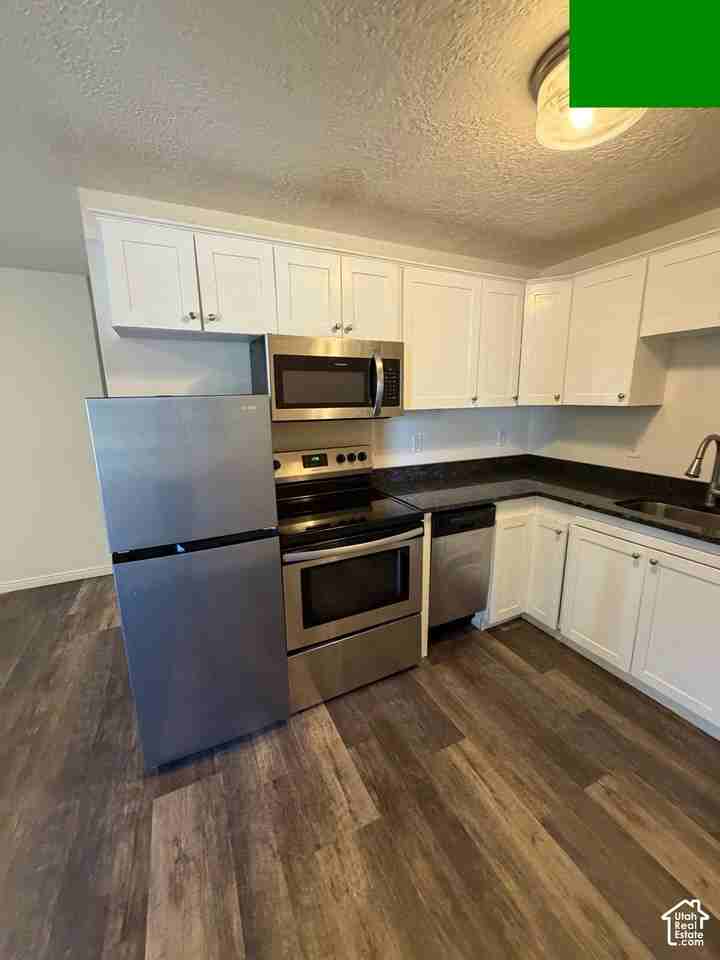 390 E St #1 - Photo 2 of 12