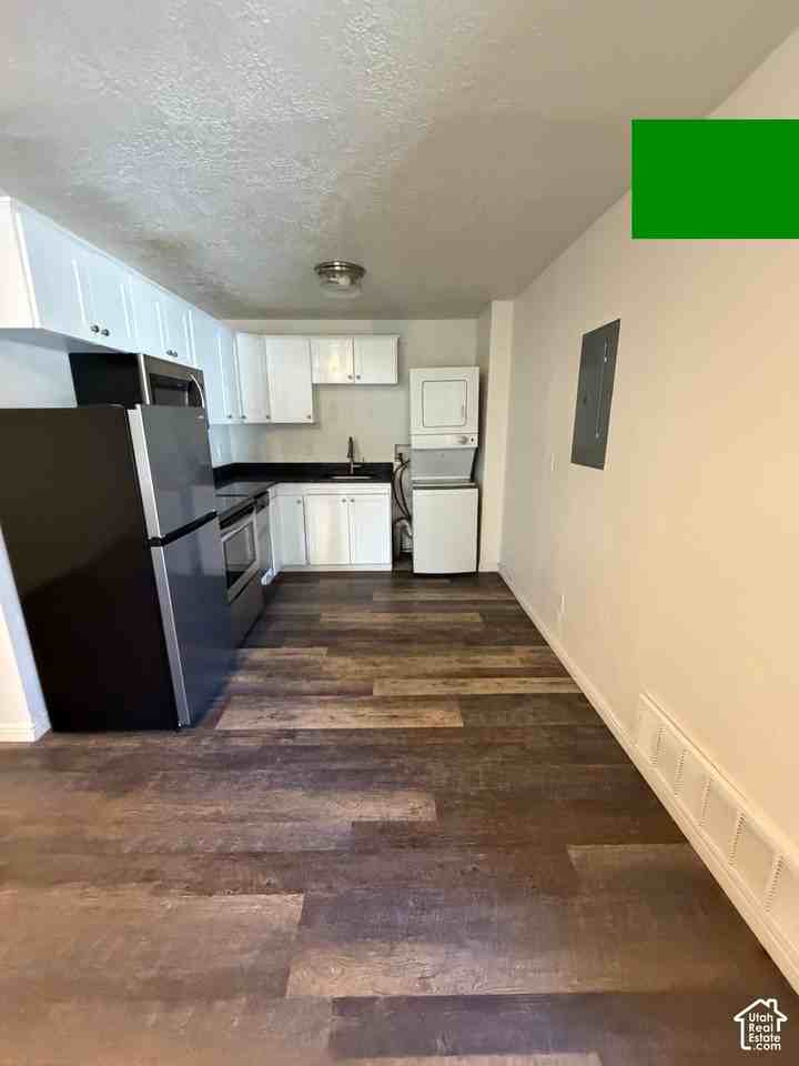 390 E St #1 - Photo 3 of 12