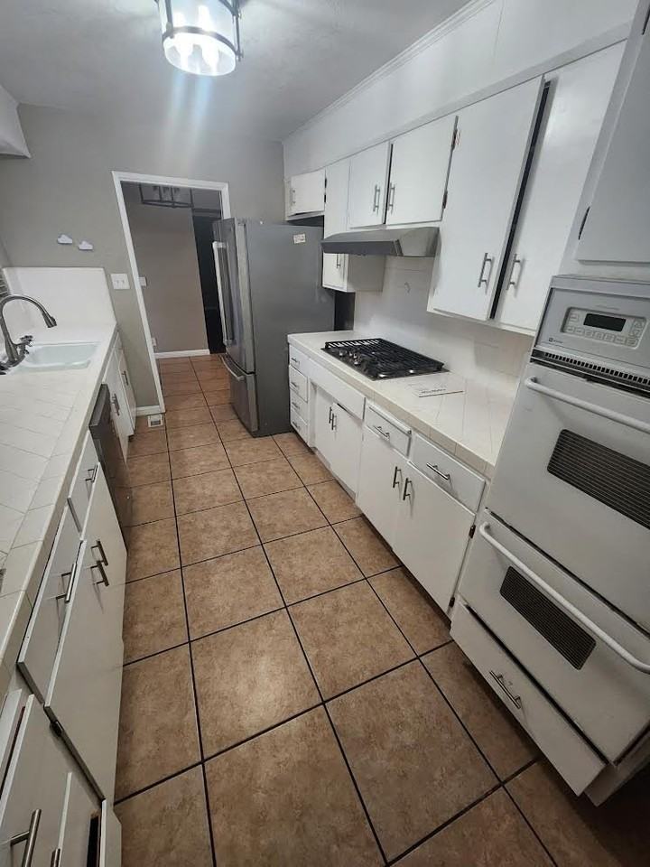 437 Pickwood Ln - Photo 3 of 14