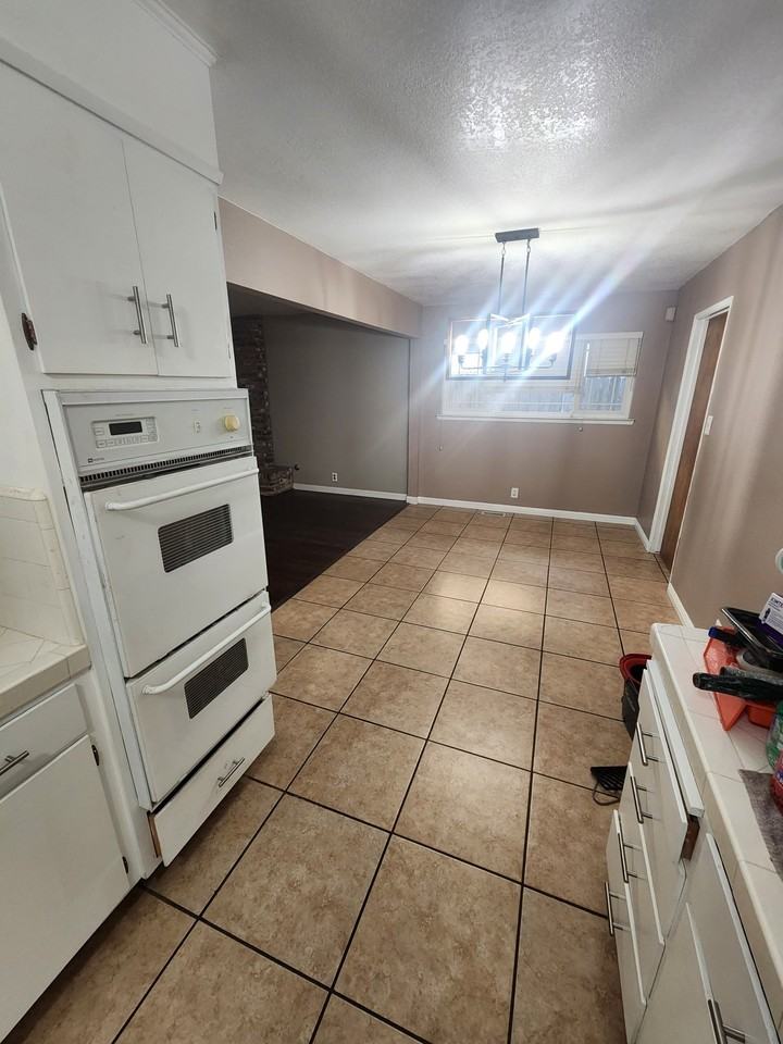 437 Pickwood Ln - Photo 4 of 14