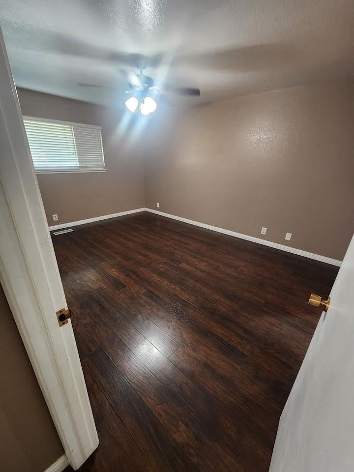 437 Pickwood Ln - Photo 5 of 14