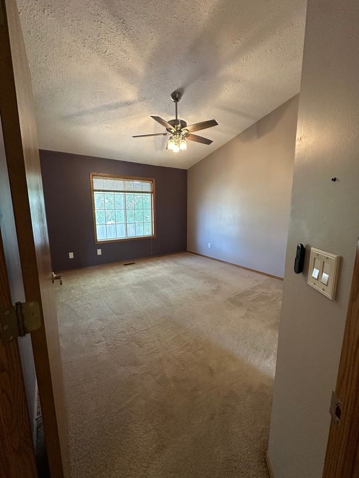 4872 Farmstead St - Photo 3 of 20