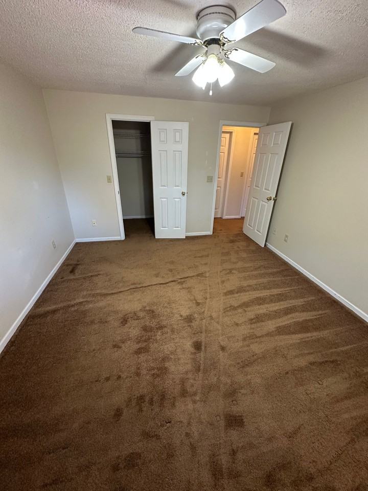 4872 Farmstead St - Photo 4 of 20