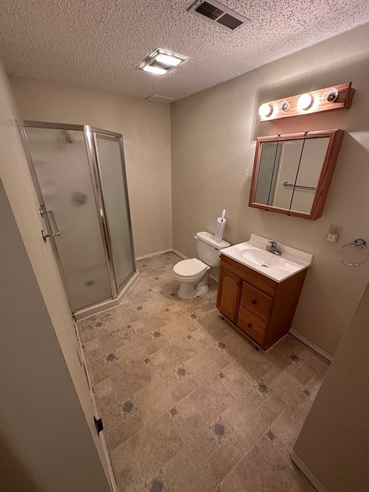 4872 Farmstead St - Photo 5 of 20