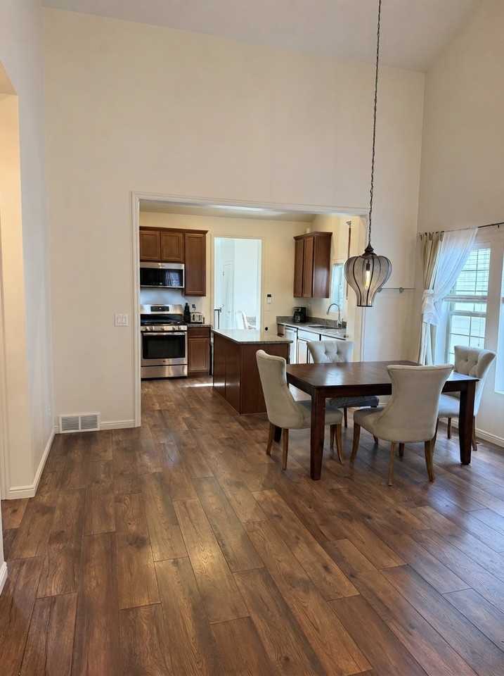 11051 S Gresham Dr - Photo 2 of 20