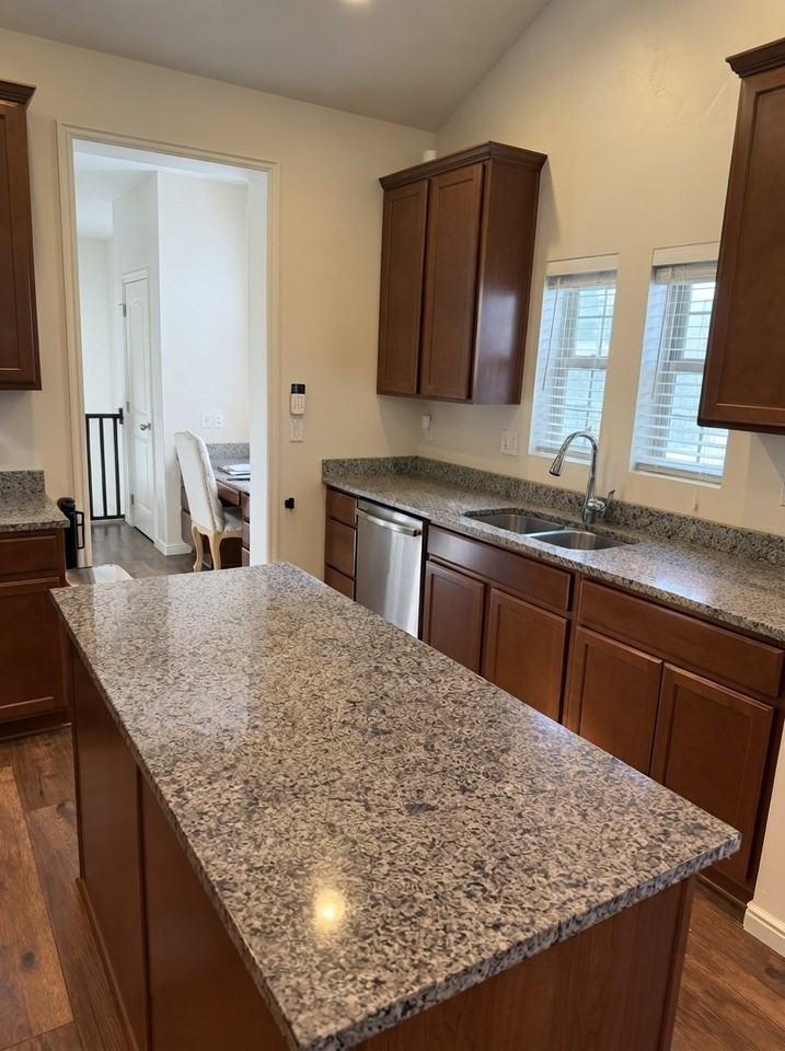11051 S Gresham Dr - Photo 4 of 20