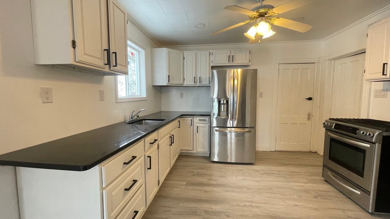 517 Floyd Ave #1 - Photo 4 of 12