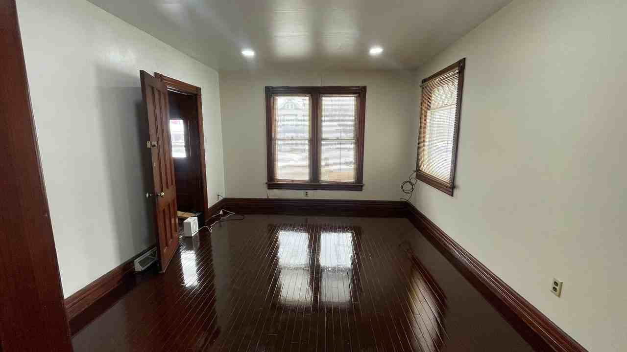 517 Floyd Ave #1 - Photo 5 of 12
