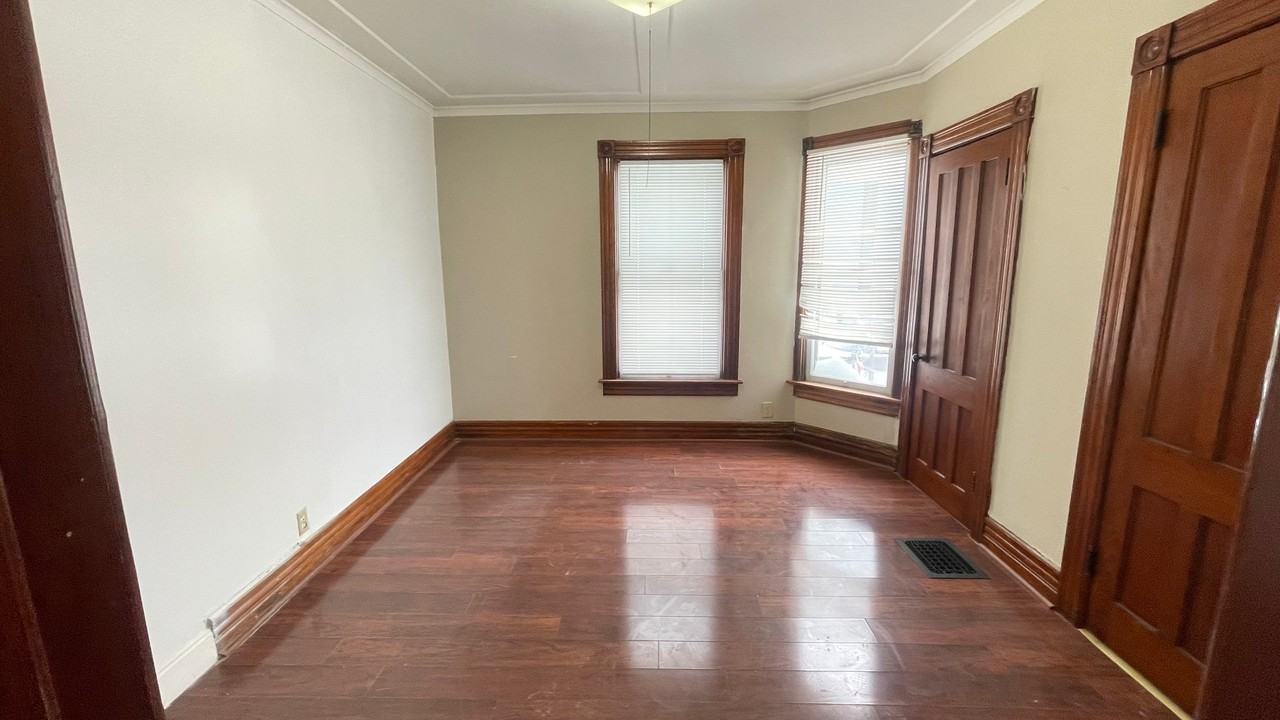 517 Floyd Ave #1 - Photo 7 of 12