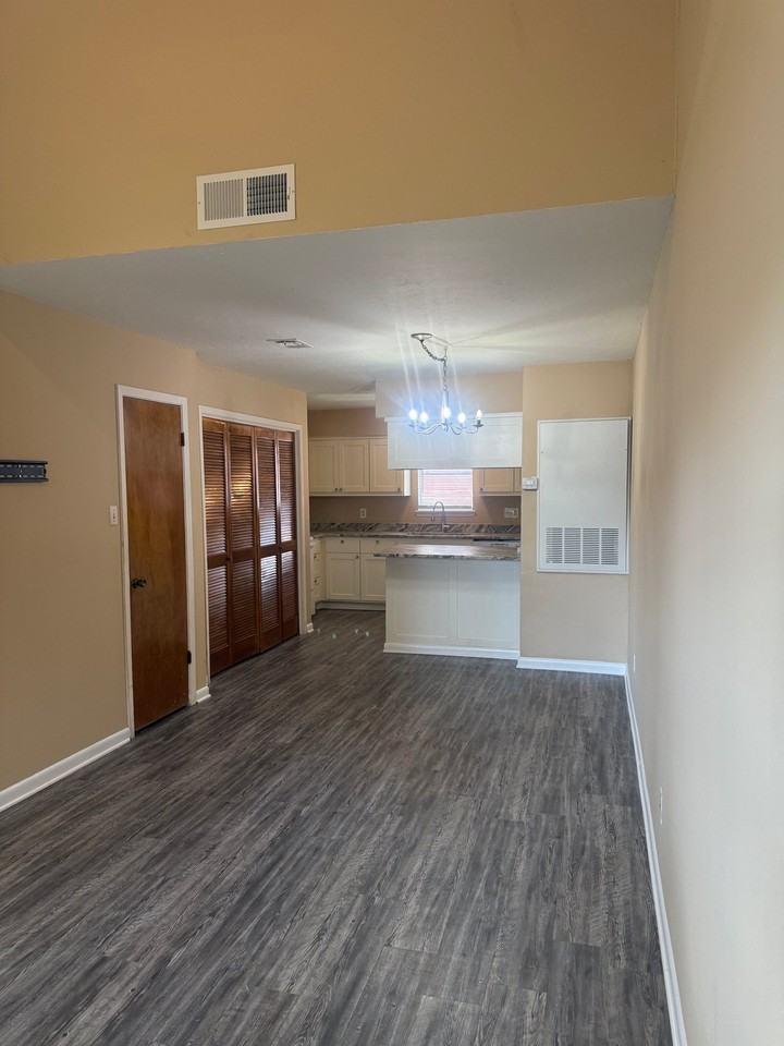 402 Summer Ct #2A - Photo 3 of 19