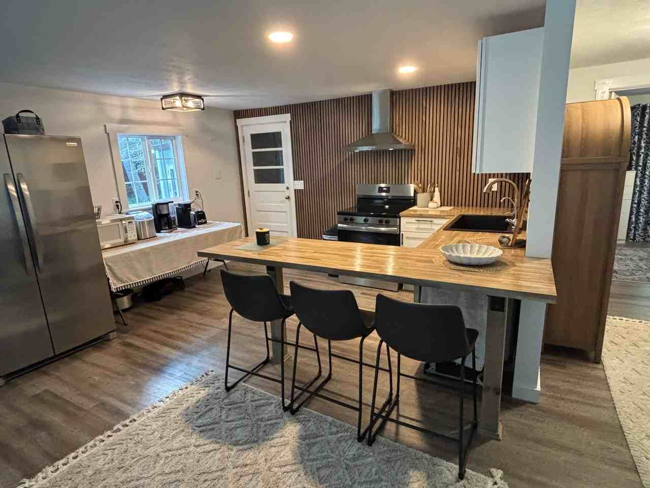 8226 Hiawatha Ave - Photo 4 of 10