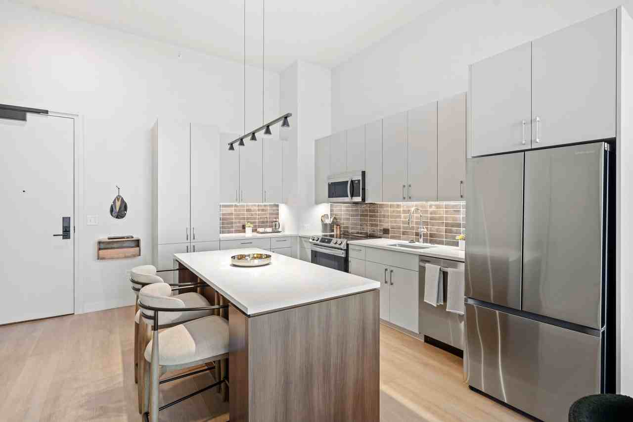 1105 Van Buren Ave #0707 - Photo 3 of 18
