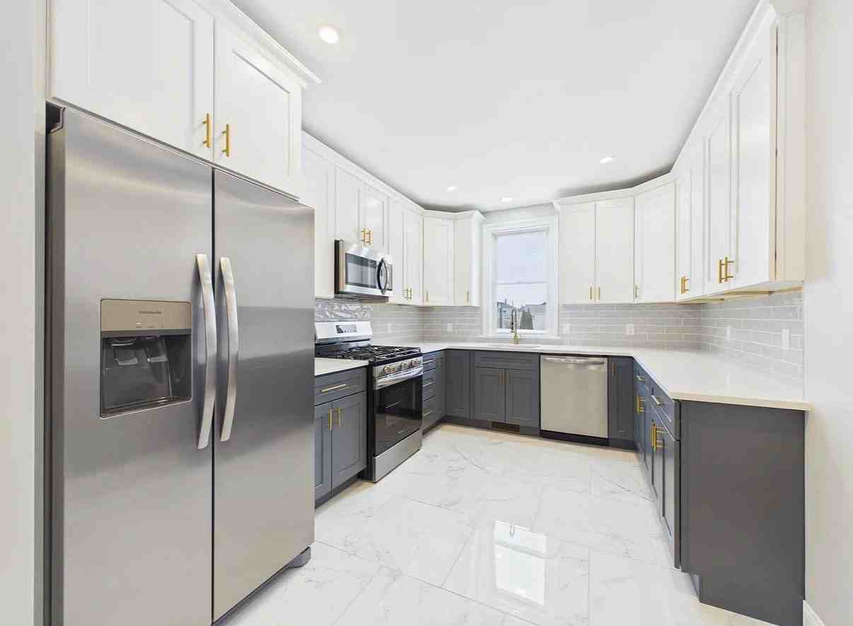 542 King Philip St #2 - Photo 3 of 8
