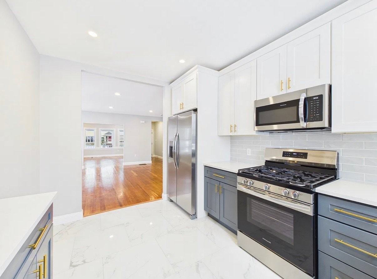 542 King Philip St #2 - Photo 4 of 8