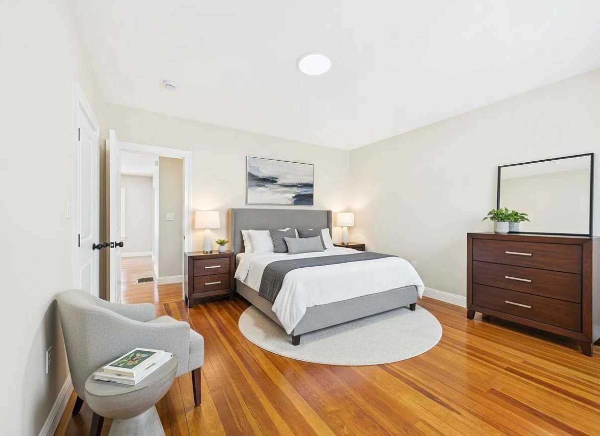542 King Philip St #2 - Photo 5 of 8