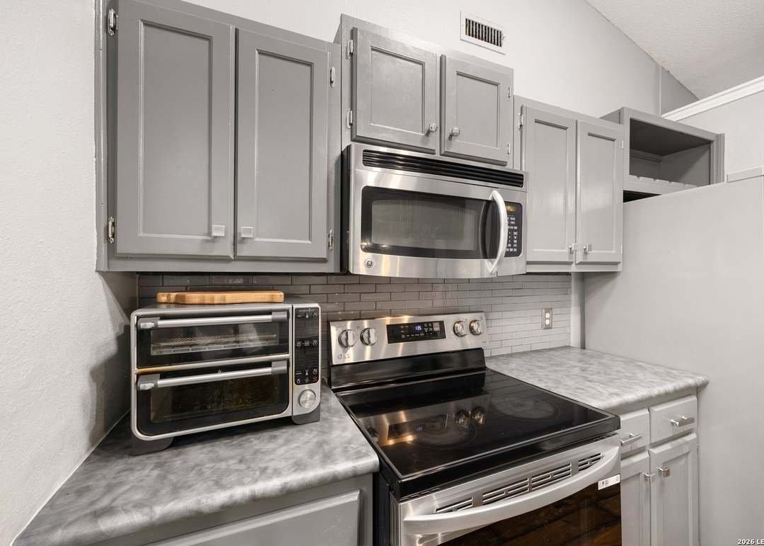 8923 Peaceful Grv - Photo 7 of 16