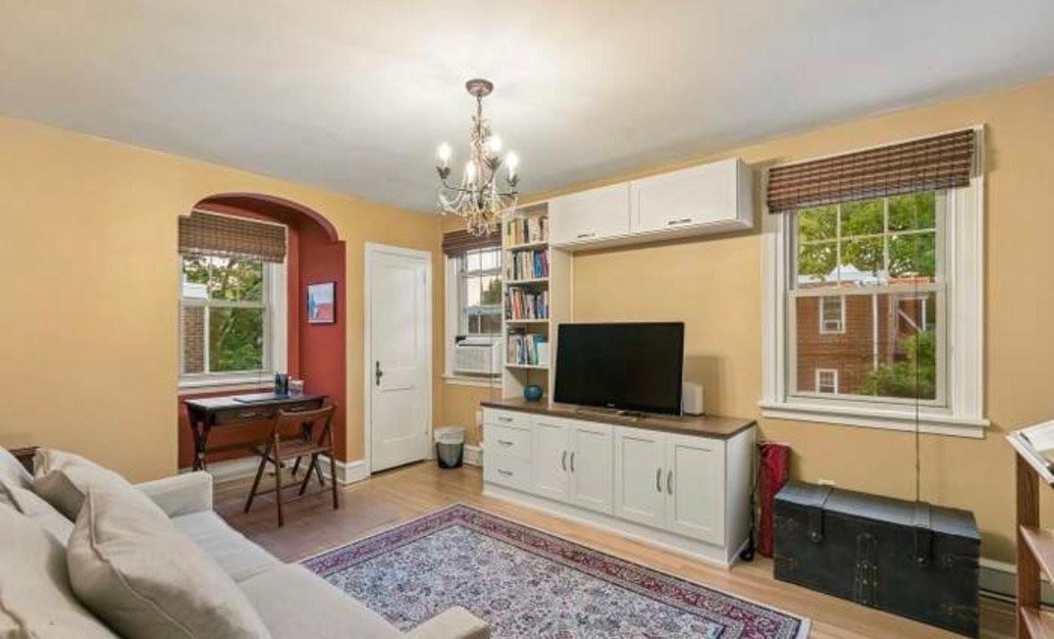 413 E Allens Ln - Photo 3 of 31