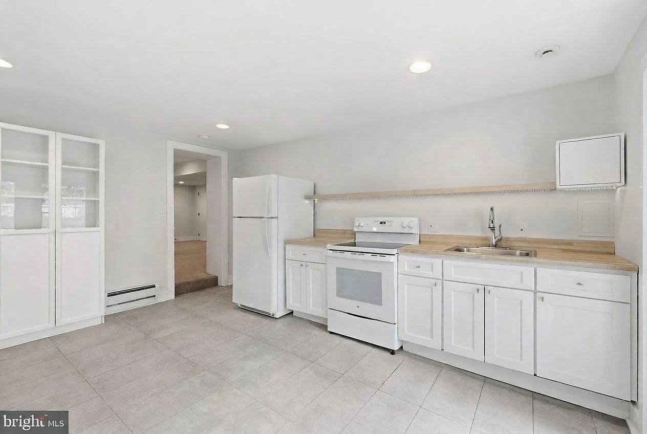 2211 R St Se #B1 - Photo 4 of 5