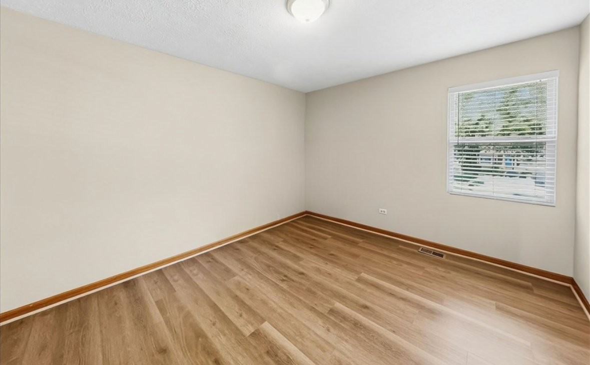 2201 Graystone Dr - Photo 2 of 12