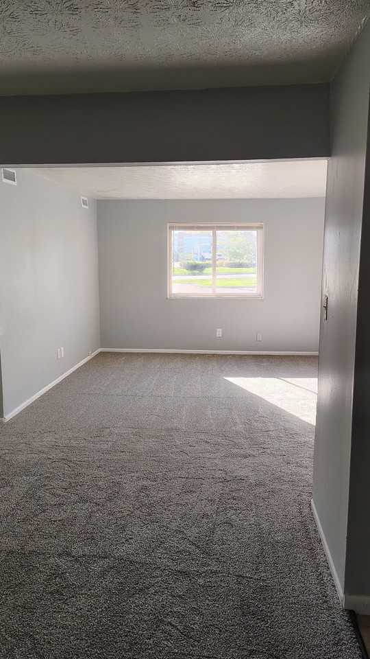 5 Lori Ln #F - Photo 3 of 5
