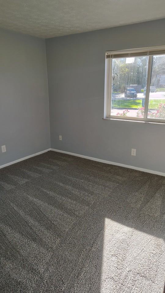 5 Lori Ln #F - Photo 4 of 5
