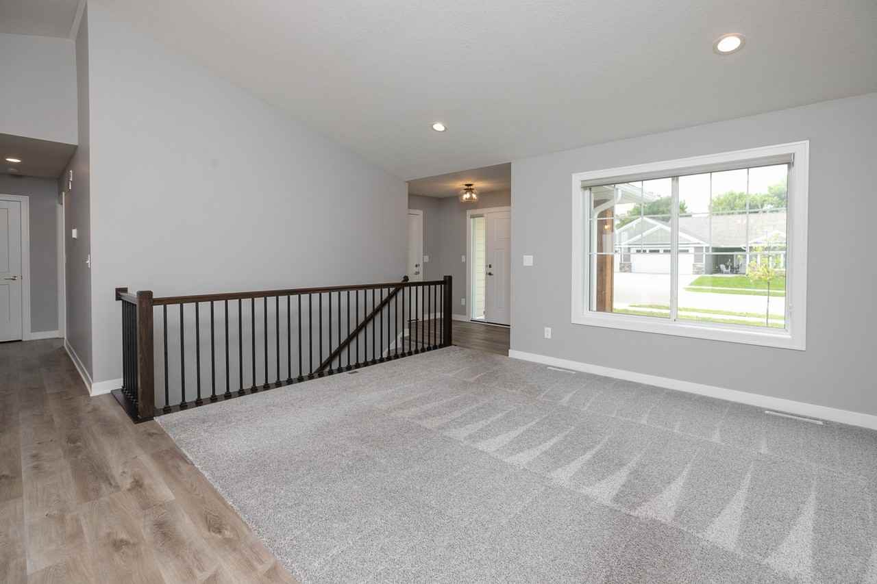 552 Verwood Ln Ne - Photo 4 of 17