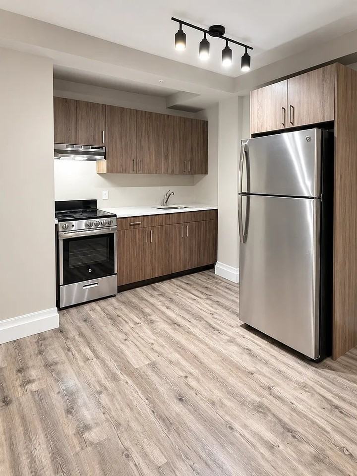 104 N Grove St #710 - Photo 3 of 8