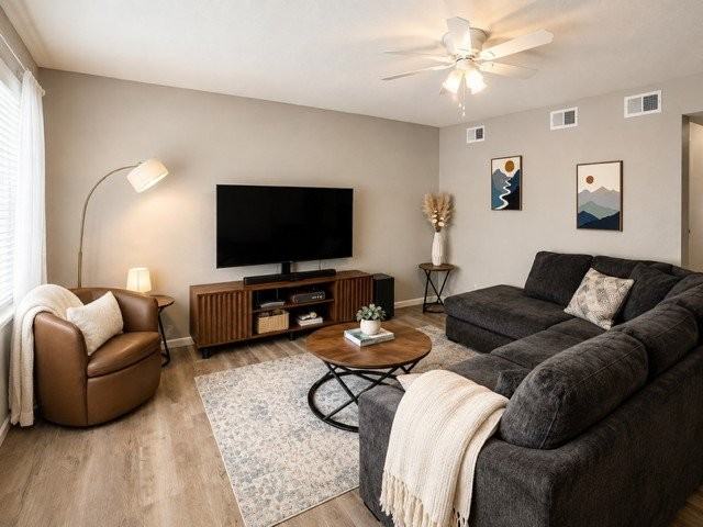 1929 Muscatine Ave - Photo 3 of 7