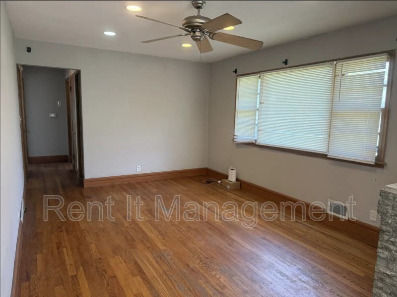 5348 N 47th Ave - Photo 3 of 19