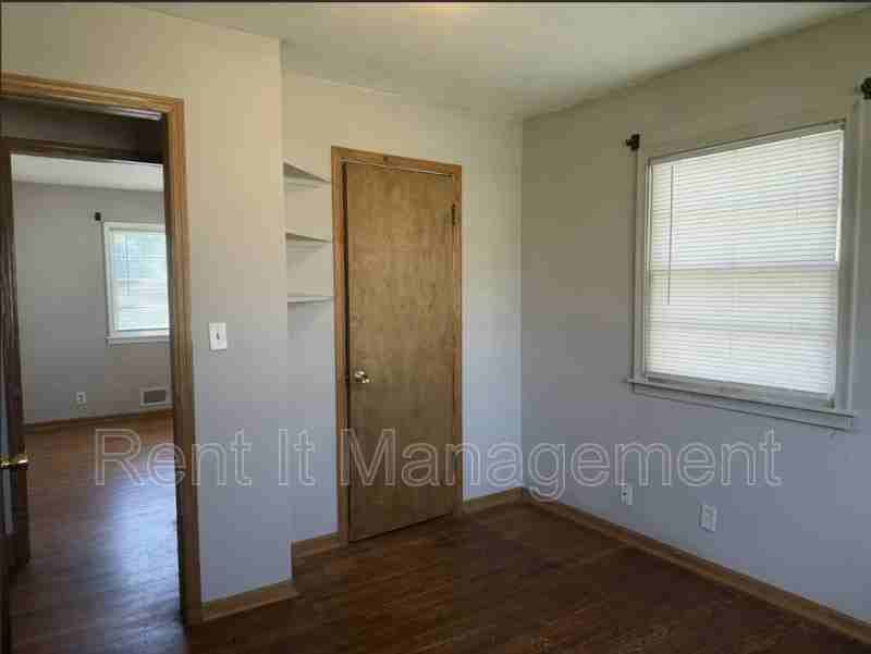5348 N 47th Ave - Photo 4 of 19