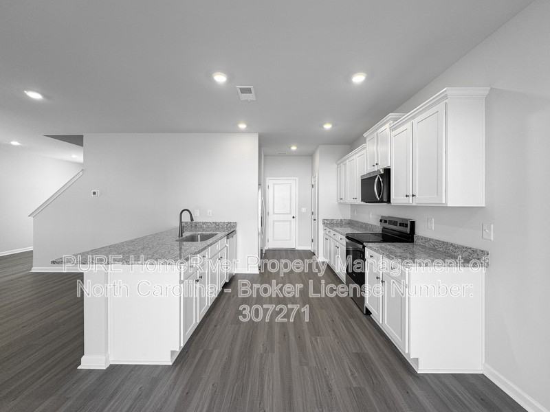 3328 Burberry Dr - Photo 4 of 18