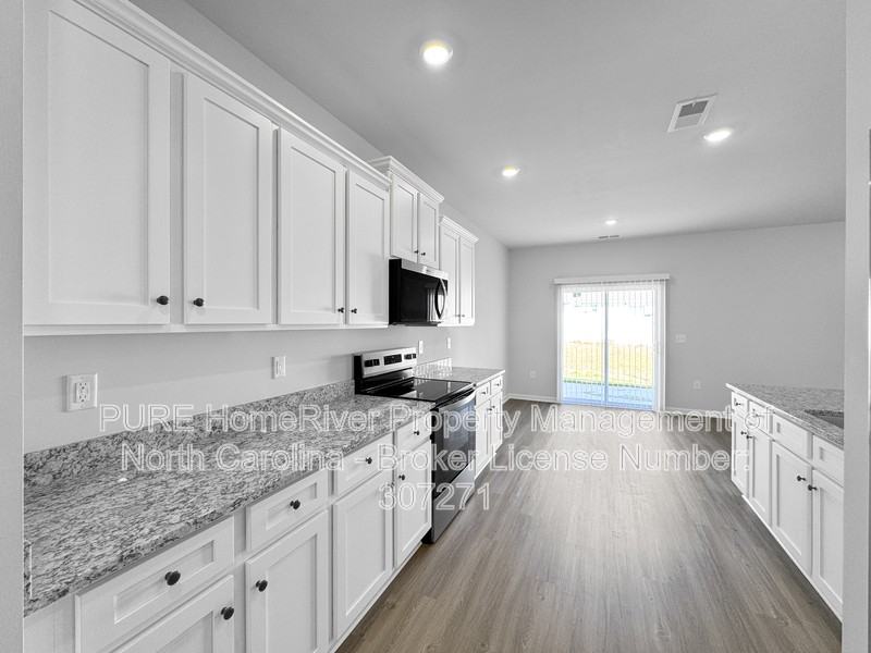 3328 Burberry Dr - Photo 5 of 18