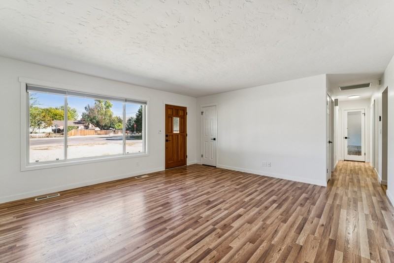 505 W Iowa St - Photo 6 of 39