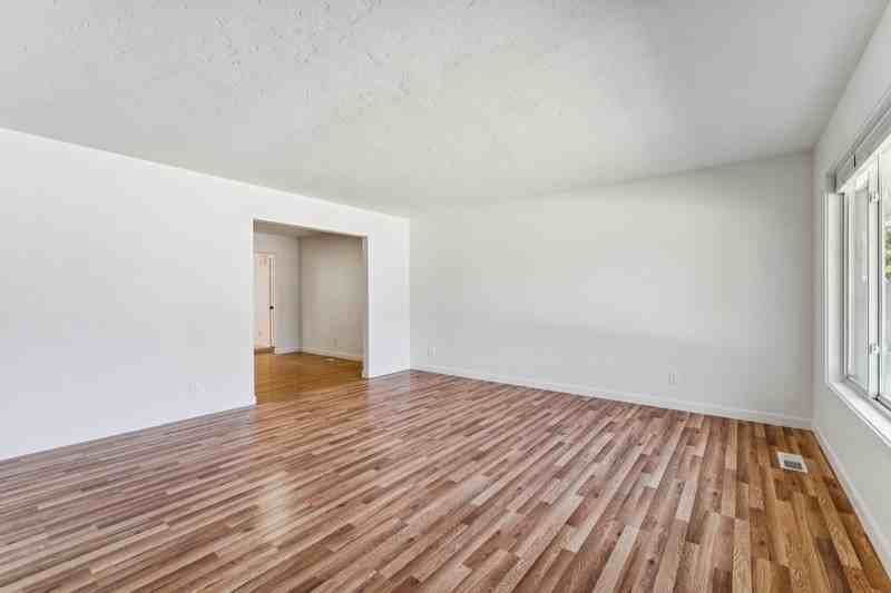 505 W Iowa St - Photo 7 of 39