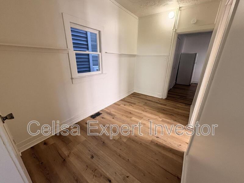 1233 Wall St - Photo 3 of 7