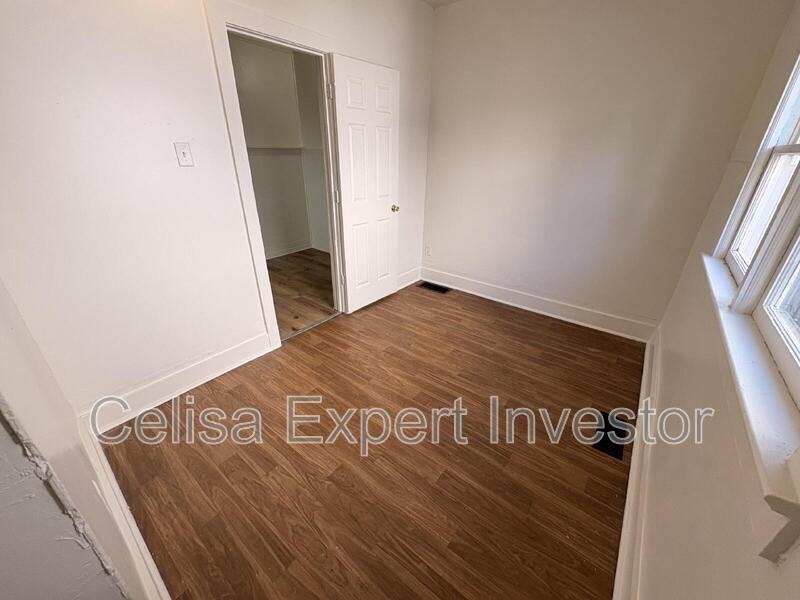 1233 Wall St - Photo 5 of 7