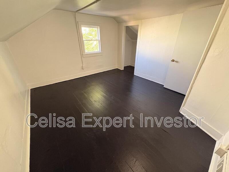 1233 Wall St - Photo 6 of 7