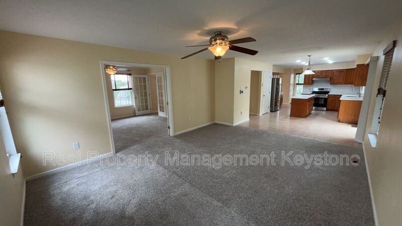 1907 Colonial Dr - Photo 2 of 32