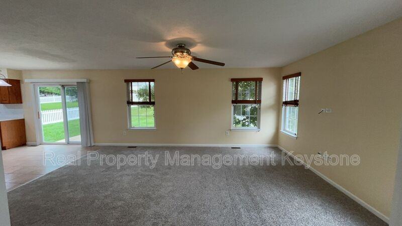1907 Colonial Dr - Photo 3 of 32