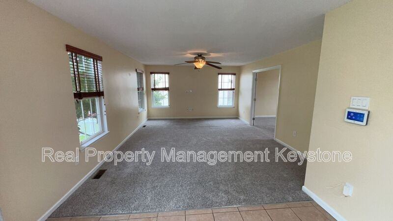 1907 Colonial Dr - Photo 4 of 32